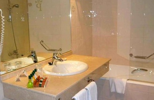Santo Domingo de la Calzada Hotel | Discover Parador de Santo Domingo Bernardo de Fresneda