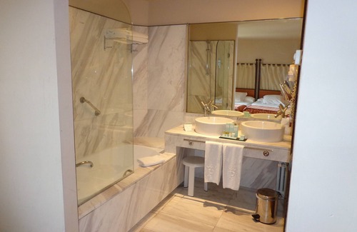 Alarcon Hotel | Elegant Parador de Alarcón: Spa & Family-Friendly Retreat