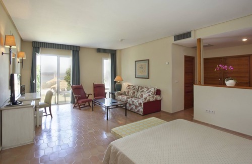 Ayamonte Hotel | Relax at Parador de Ayamonte: 4-Star Family Getaway