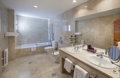 Ayamonte Hotel | Relax at Parador de Ayamonte: 4-Star Family Getaway