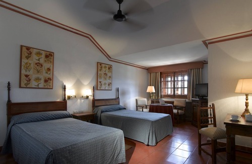 Cazorla Hotel | Inviting Parador De Cazorla: 4-Star Retreat with Spa & Pool