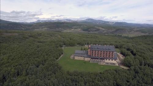 Ruesga Hotel | Discover Parador de Cervera de Pisuerga: Pet-Friendly Retreat