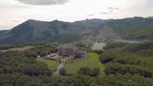Ruesga Hotel | Discover Parador de Cervera de Pisuerga: Pet-Friendly Retreat