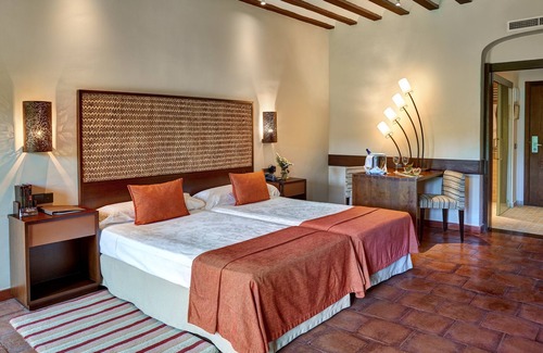 Chinchon Hotel | Discover Parador de Chinchón: 4-Star Hotel with Spa & Pool