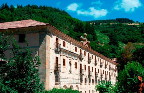 Cangas del Narcea Municipality Hotel | Discover Parador de Corias: 4-Star Retreat with Spa & Pool