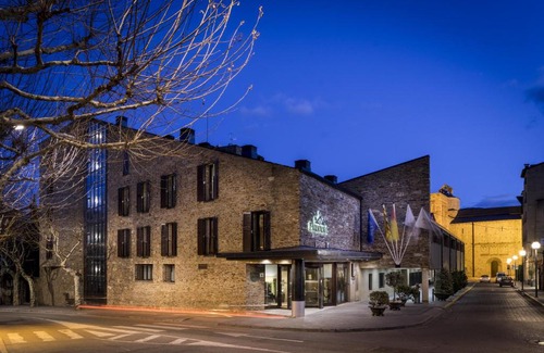 Seu de Urgell Hotel | Discover Parador De La Seu D'urgell: Ideal for Families