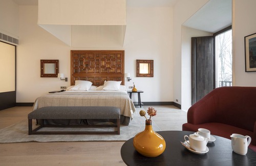 Leon City Centre Hotel | Elegant Parador de León: 5-Star Stay with Spa & Breakfast