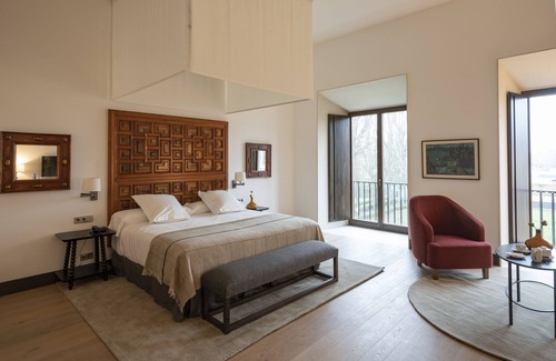 Leon City Centre Hotel | Elegant Parador de León: 5-Star Stay with Spa & Breakfast