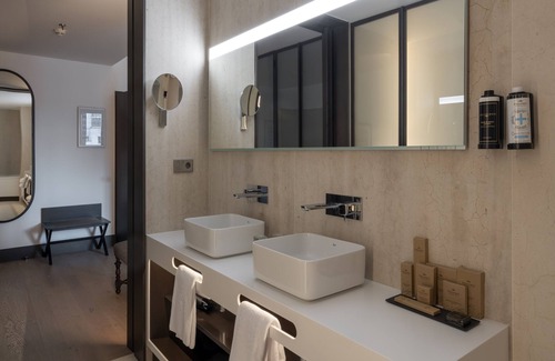Leon City Centre Hotel | Elegant Parador de León: 5-Star Stay with Spa & Breakfast