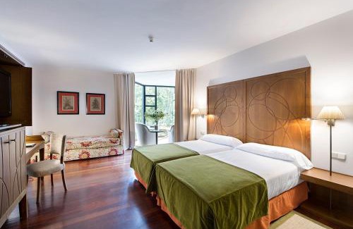 Limpias Hotel | Discover Parador de Limpias: 4-Star Family-Friendly Retreat