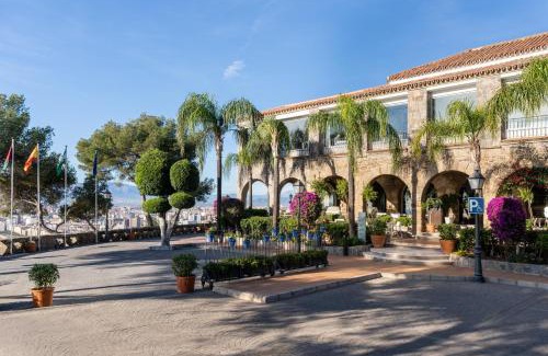 Monte de Gibralfaro Hotel | Oceanfront Escape at Parador de Málaga Gibralfaro