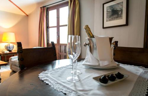 Merida Old Town Hotel | Elegant Parador de Mérida with Ocean View and Pool Access