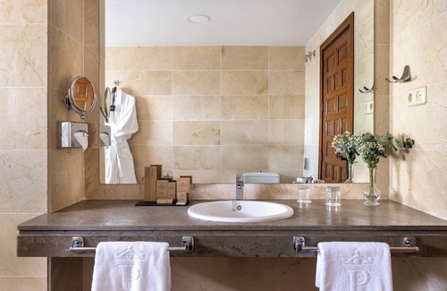 Monte de Gibralfaro Hotel | Elegant Parador Málaga Gibralfaro Hotel with Spa & Pool