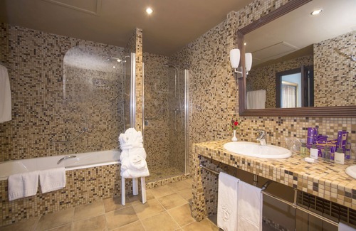 Trujillo Hotel | Discover Parador de Trujillo: 4-Star Retreat with Spa & Pool