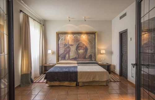 Trujillo Hotel | Discover Parador de Trujillo: 4-Star Retreat with Spa & Pool