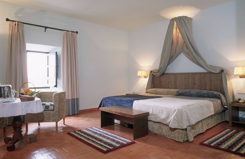 Trujillo Hotel | Discover Parador de Trujillo: 4-Star Retreat with Spa & Pool