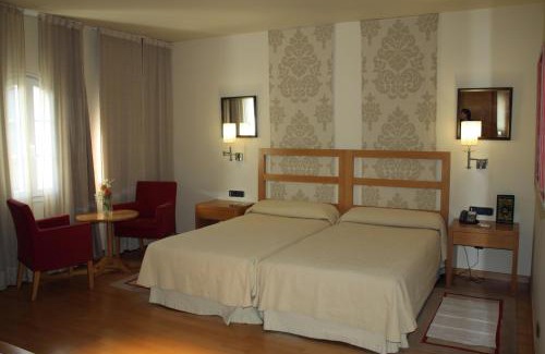 Les Masies de Roda Hotel | Delightful Parador de Vic-Sau: Pet-Friendly & Pool Access