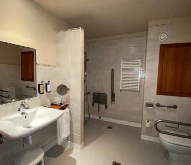 Vielha e Mijaran Hotel | Relax at Parador de Vielha: 4-Star Spa and Ocean Views