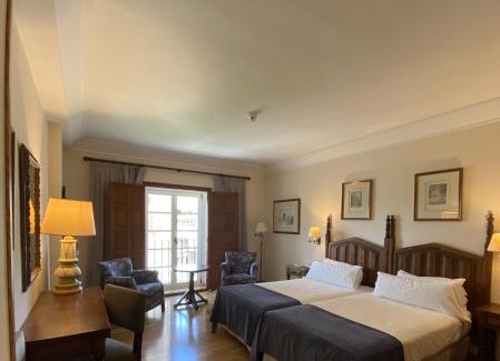 Villalba Hotel | Explore Parador de Vilalba: 4-Star Comfort & Family Friendly