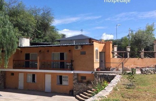 Coronel Moldes House | Relax at Parador Punto Corral: Family-Friendly with Pool