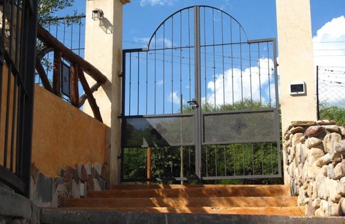 Coronel Moldes House | Relax at Parador Punto Corral: Family-Friendly with Pool