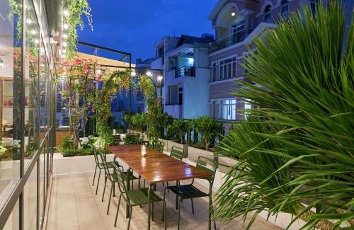 Chinatown Apartment | PARADOX Saigon Centre-Streetview-Near Nguyen Hue-100m2 Rooftop Pool