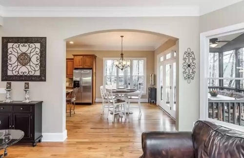 Waleska House | Discover Paradyess Cove: Lakefront Oasis with Top Amenities