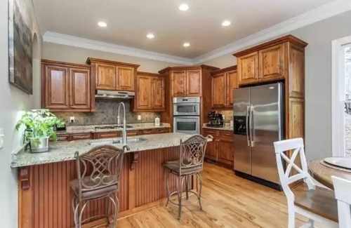 Waleska House | Discover Paradyess Cove: Lakefront Oasis with Top Amenities