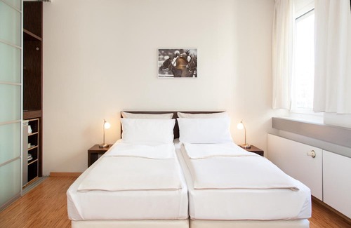 Niederrad Hotel | Accessible Comfort at Paragon Apartments
