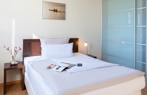 Niederrad Hotel | Accessible Comfort at Paragon Apartments