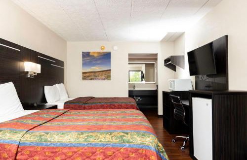 Hillsboro Hotel | Budget-Friendly Paragon Inn in Hillsboro with Family Amenities