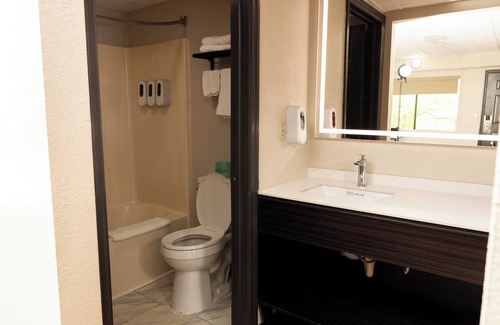 Hillsboro Hotel | Convenient Paragon Inn Hillsboro: Family-Friendly with Breakfast