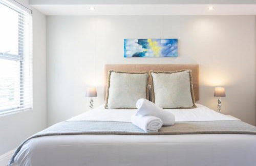 Observatory Apartment | Discover The Paragon LUXE: Rooftop Pool & Gym Awaits