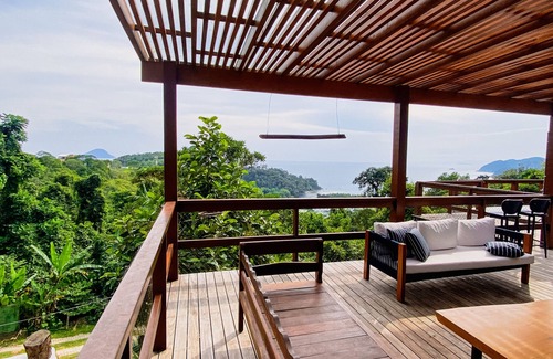 Sao Sebastiao House | Discover Paraiso em Juquehy: Family-Friendly & Pet Welcoming