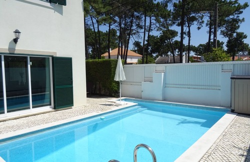 Charneca de Caparica e Sobreda Villa | Experience Paraiso: Golf, Beaches & Oceanfront Bliss
