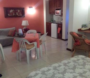 La Poblacion Apartment | Family-Friendly Paraiso Serrano with Pool Access