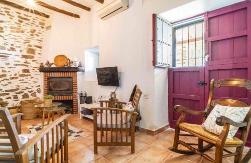 Adra House | Cozy Paraje la Suerte Cortijo with Oceanfront Views