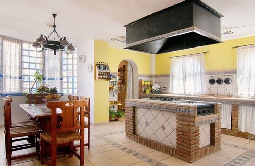 Torre de Benagalbon House | Discover Paraje los Cabreras: Oceanfront Retreat with Pool