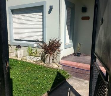 Tandil Villa | Inviting Paraje Titi: Family-Friendly with Pool & Breakfast
