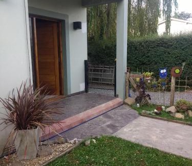 Tandil Villa | Inviting Paraje Titi: Family-Friendly with Pool & Breakfast
