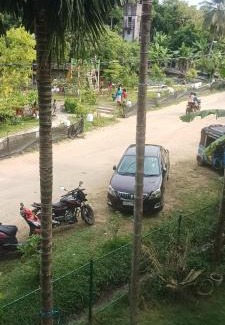 New Town House | Pet-Friendly Parakum Rest with Breakfast for Families