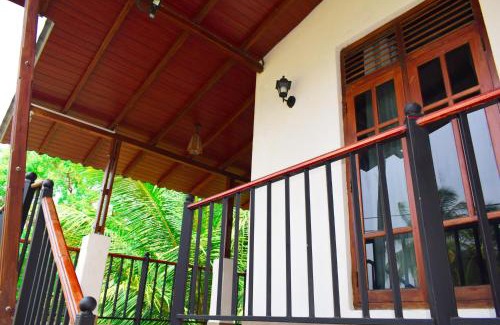 Trincomalee Hotel | Inviting Parallel Villa: Oceanfront Bliss with Pool Access