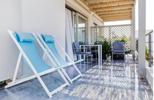 Schinoussa Town Apartment | Oceanfront Paralos Lodging - 4-Star Rated with Breakfast