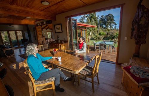 Kakapotahi Cabin | Experience Elegance at Paramata Lodge with Ocean Views