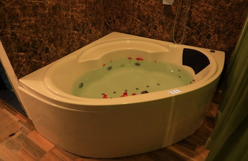 Kushalnagar Hotel | Outstanding Parampara Resort & Spa with Pool and Breakfast