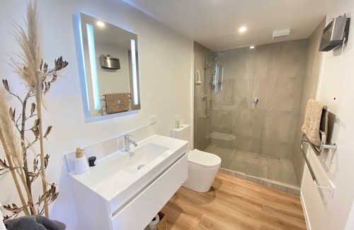 Parapara Apartment | Relax at Parapara's Seaview Retreat with Ocean Views