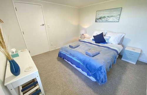 Parapara Apartment | Relax at Parapara's Seaview Retreat with Ocean Views