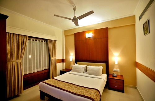 Muvattupuzha Hotel | Cozy Paray Residency: Family-Friendly with Great Amenities