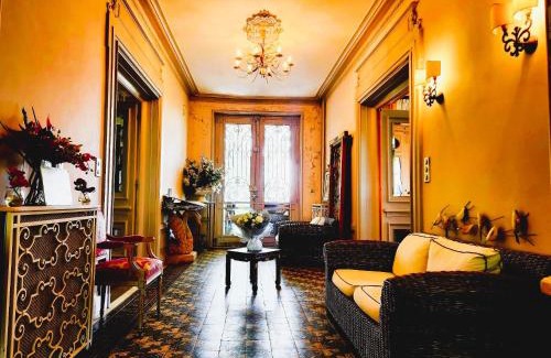 Vancia - Crepieux Bed & Breakfast | Discover Villa Castel: Oceanfront Haven with Pool & Dining