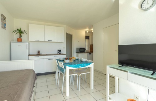 Pontaillac Apartment | Oceanfront Parc de Pontaillac with Pool & Spa Amenities